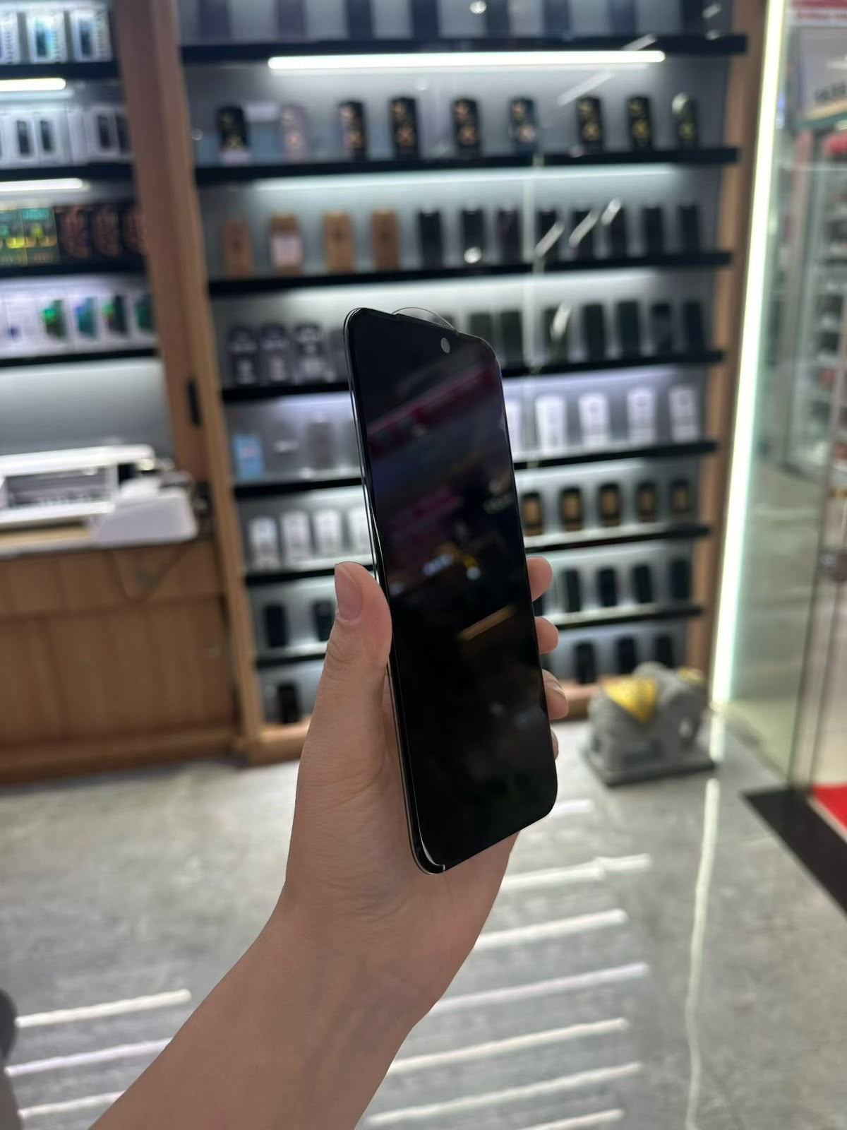 Xmart 8K Borderless Curved Glass (HD Clear and Privacy)